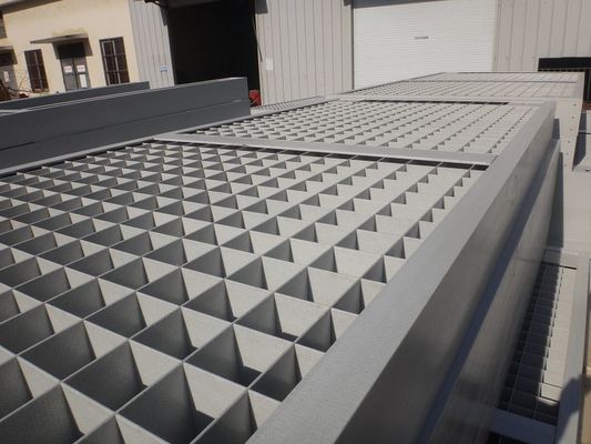 6x6 मिमी क्रॉस बार के साथ स्क्वायर प्रबलित मोल्डेड फाइबरग्लास ग्रिटिंग